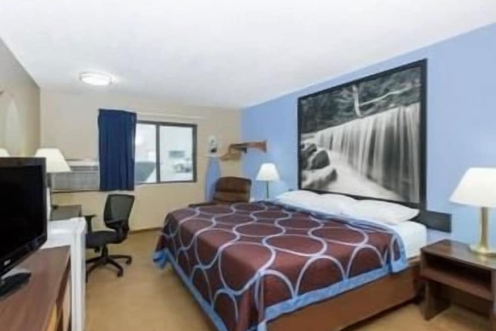 Room 21 of 28