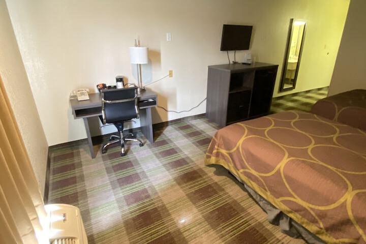 Room 28 of 43