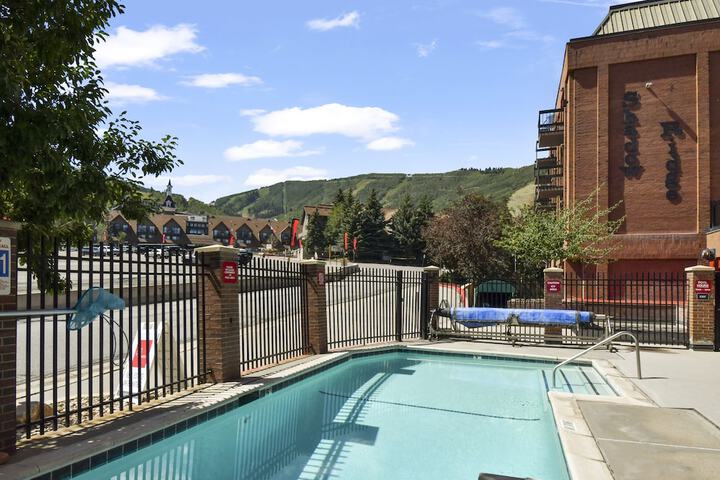 Pool 4 of 34