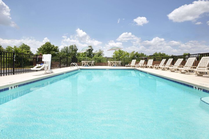 Days Inn by Wyndham Columbus-North Fort Moore