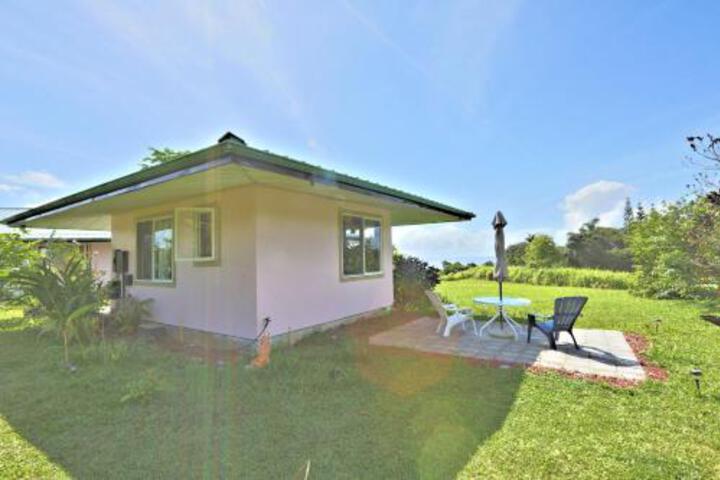 Puumoi Pink House and Sunrise Studio