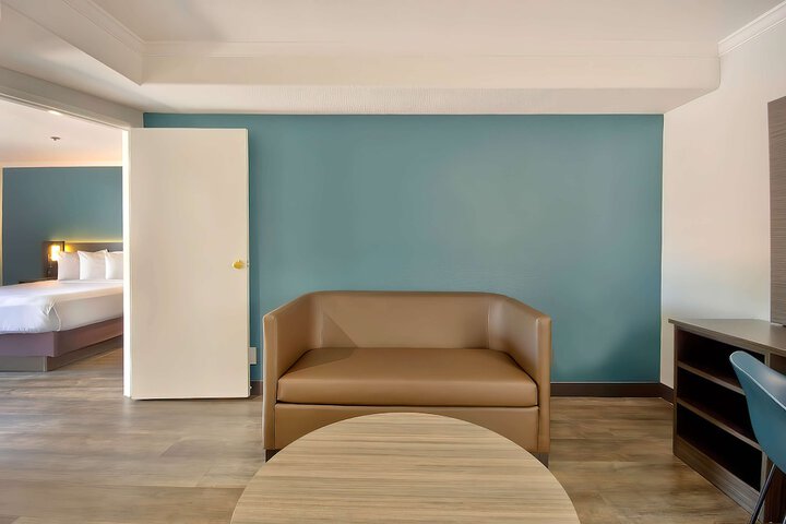 Room 54 of 76