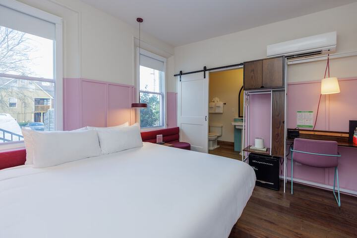 Room 163 of 195