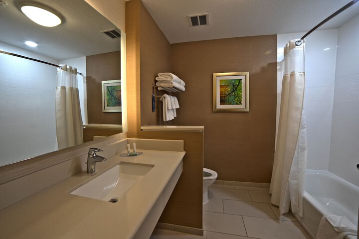 Room 10 of 25
