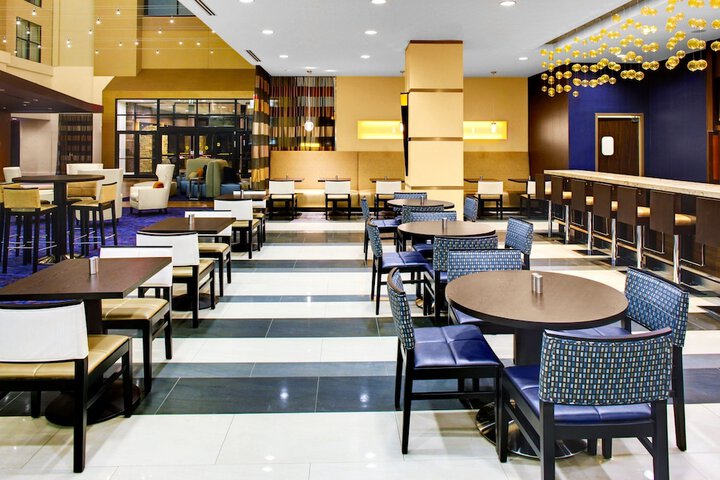 Dining 41 of 45