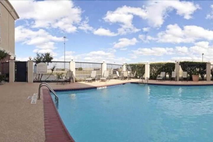 Holiday Inn Express & Suites by IHG