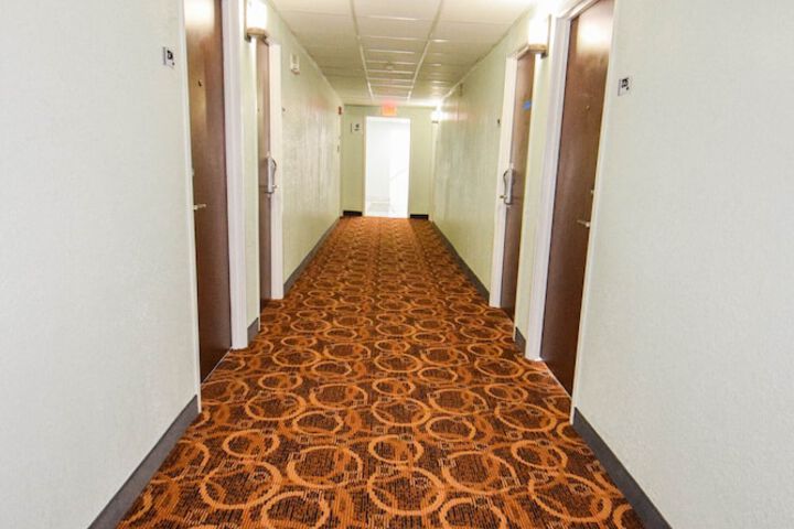 Ballroom/Hall 70 of 72