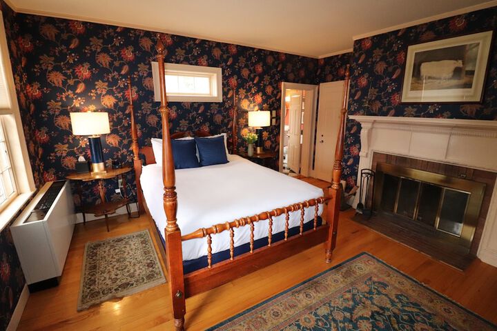 Room 46 of 144