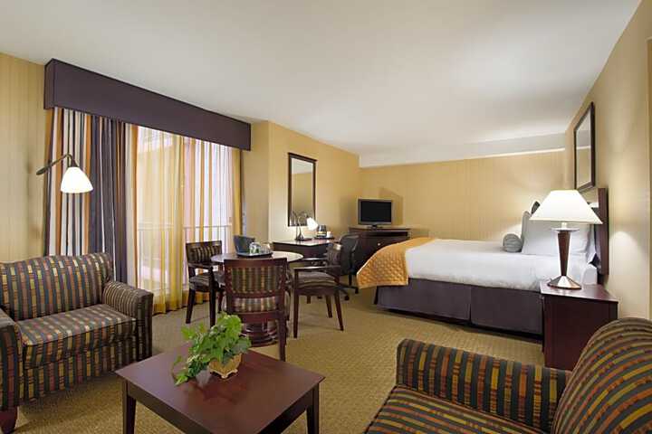 Wyndham Garden Newark Airport