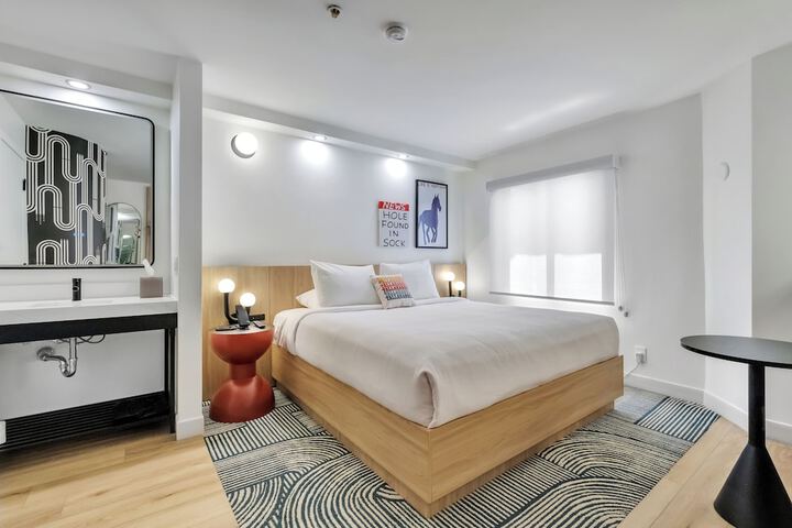 Room 27 of 54