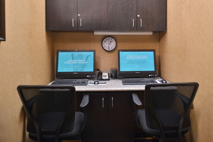 Business Center 35 of 36