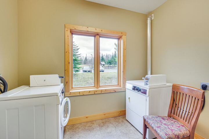 Pool & Lake Access: Northern Lakes Retreat!