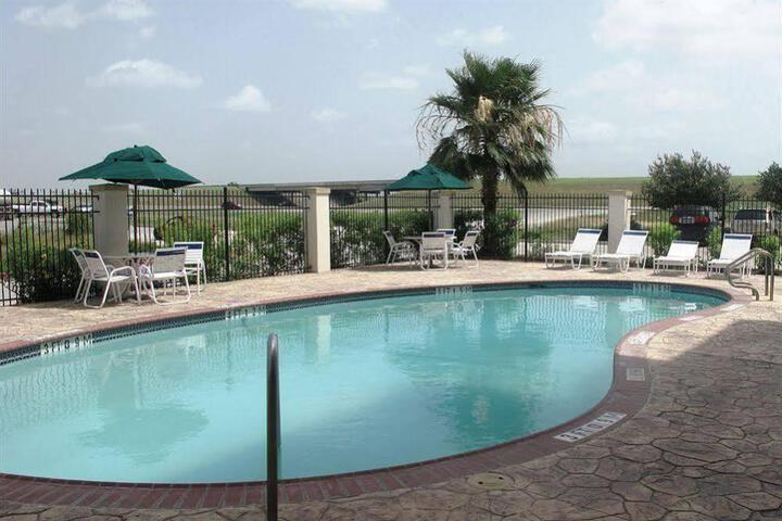 La Quinta Inn & Suites by Wyndham Mathis