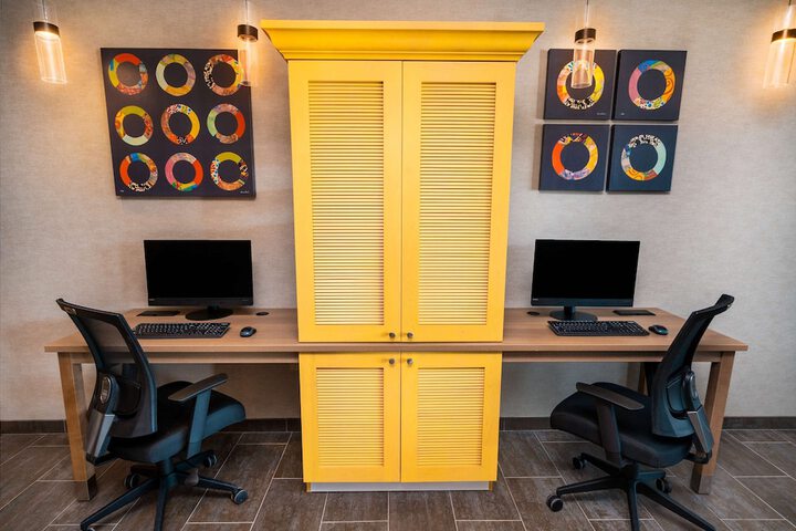 Business Center 68 of 69