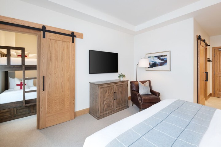 Room 27 of 71
