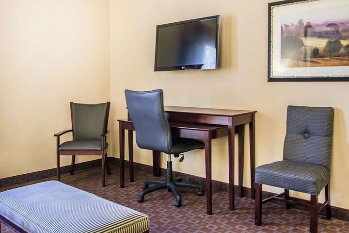 Quality Inn & Suites Peoria North