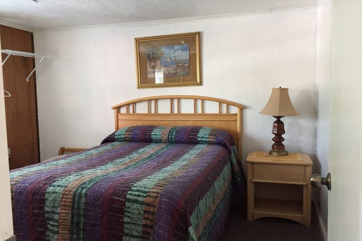 Phillips Historic Motel & Cottages