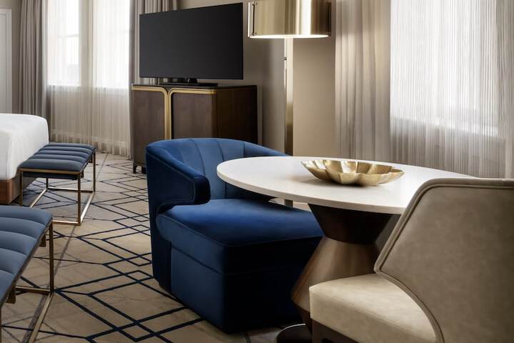 Fairmont Hotel Macdonald