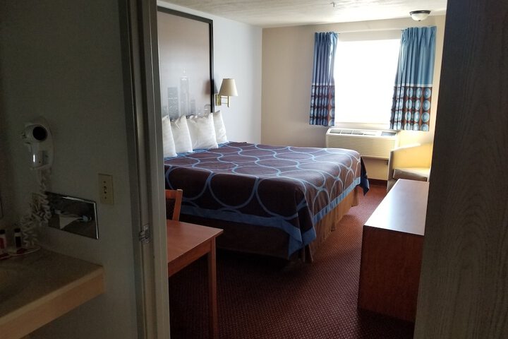 Super 8 by Wyndham Bellingham Airport / Ferndale