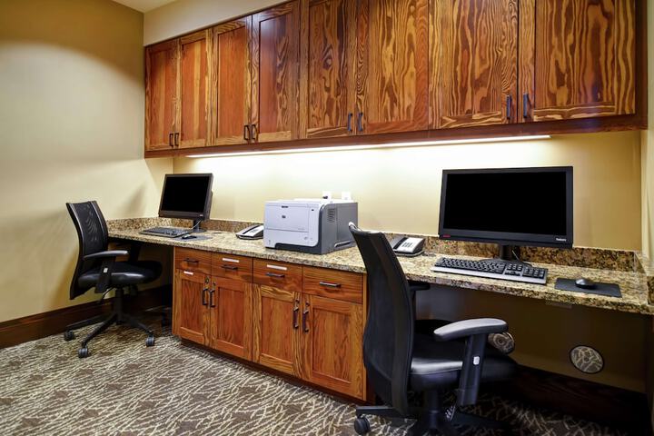 Business Center 40 of 43
