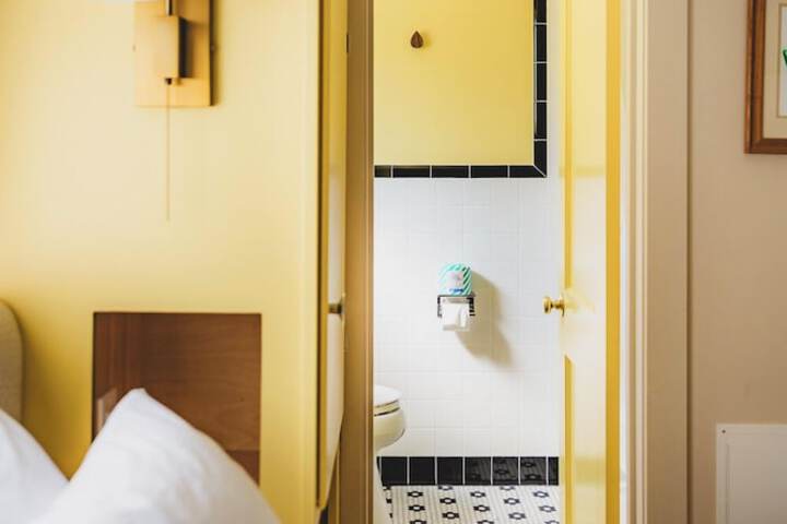 Room 83 of 102