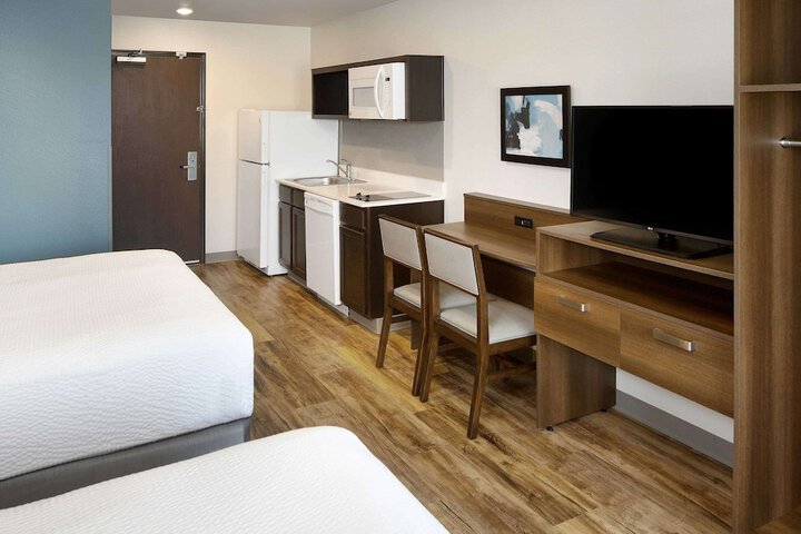 Room 25 of 28
