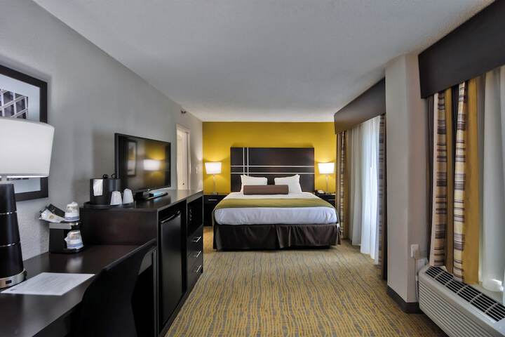 Room 11 of 18