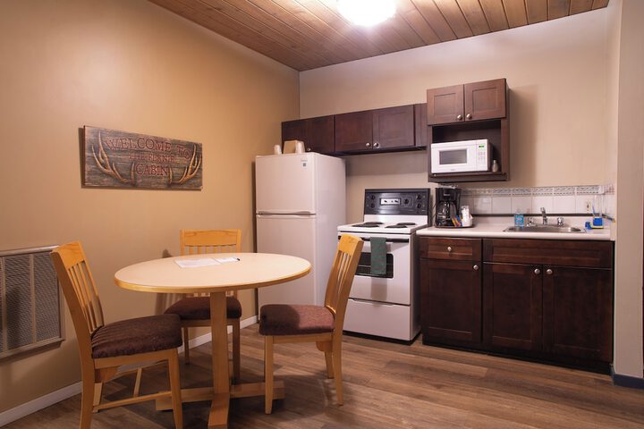 EasyStay Inn & Suites Fernie