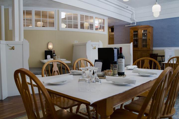 Dining 147 of 153