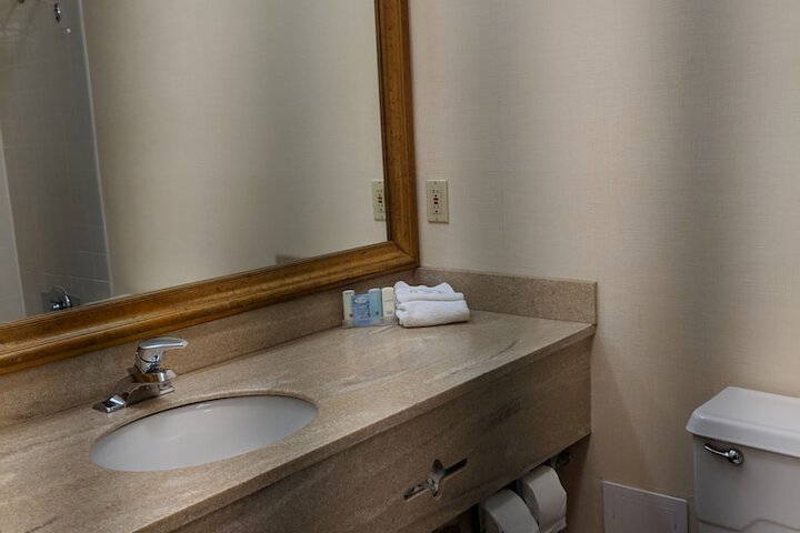 Clarion Hotel Portland Airport ME