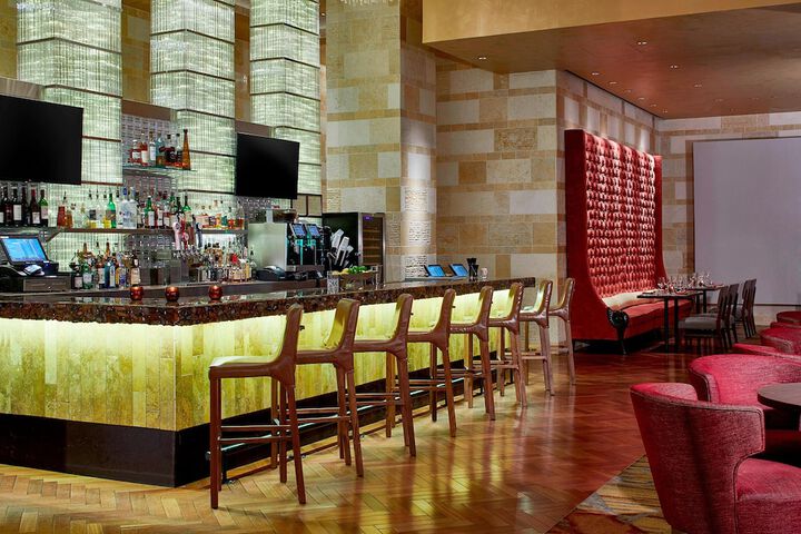 Lounge 56 of 72