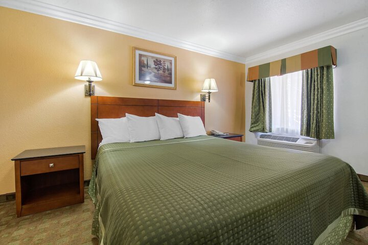 Room 20 of 28