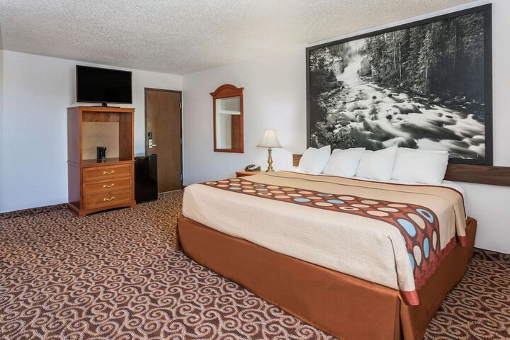 Room 32 of 35