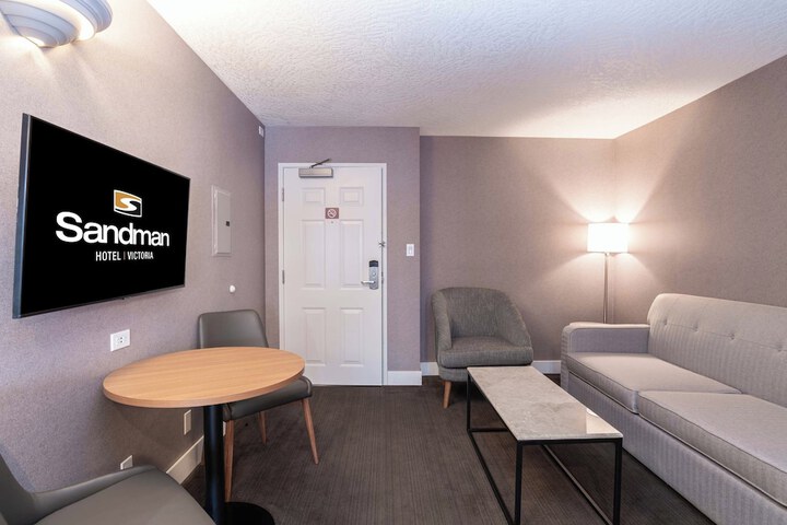 Room 16 of 36