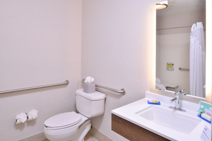 Room 15 of 60