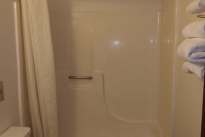 Room 4 of 32