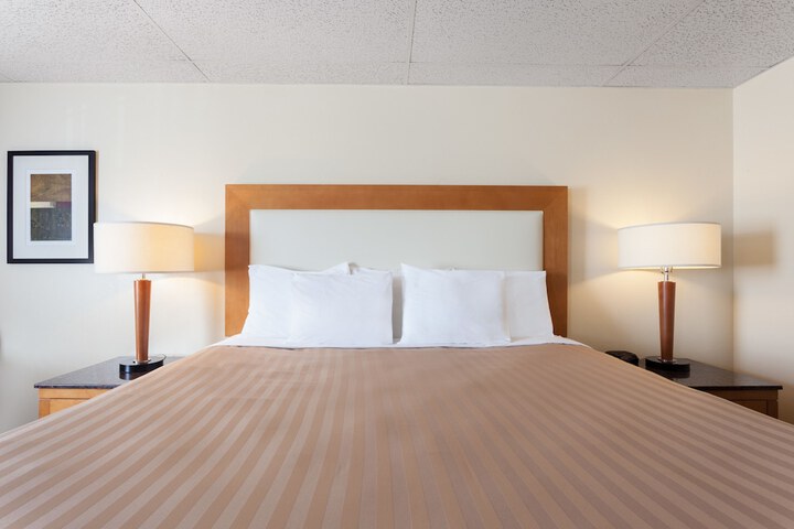 Room 16 of 40