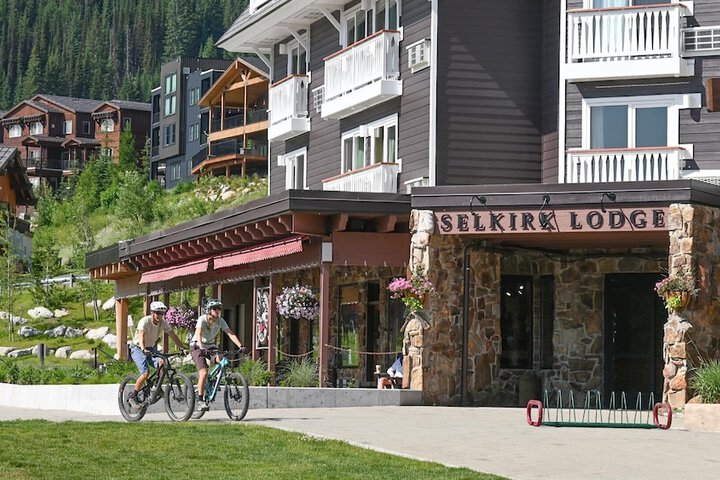 Selkirk Lodge
