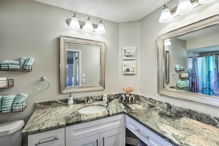 Waterfront Port Richey House w / Heated Pool!