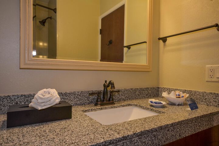 Best Western The Inn & Suites Pacific Grove
