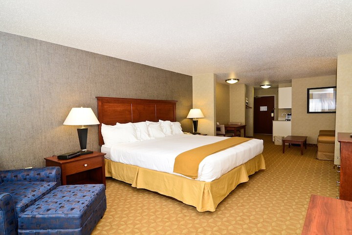 Holiday Inn Express Hotel & Suites Fort Atkinson by IHG