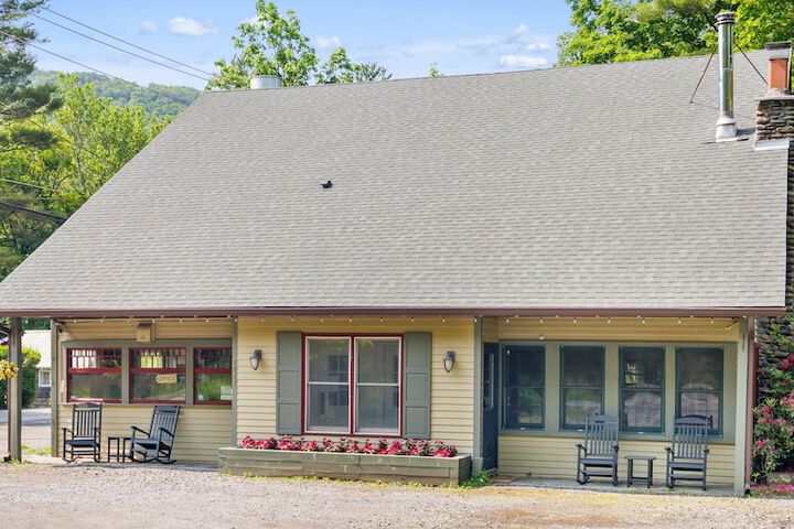 Phoenicia Lodge
