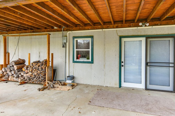 Lock Haven Cabin w / Wood Stove & Mountain View!