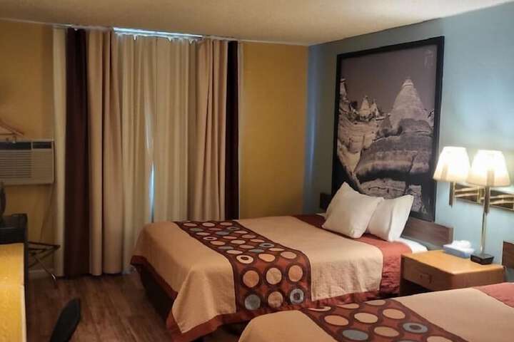 Room 12 of 25