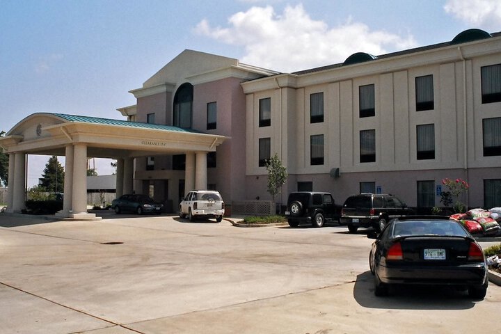 Holiday Inn Express Hotel & Suites Cleveland by IHG