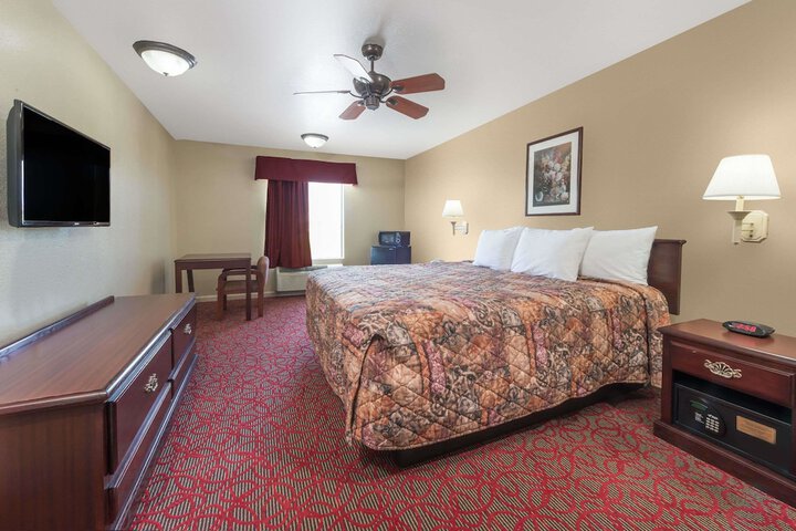 Room 8 of 15