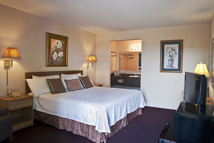 Room 17 of 36