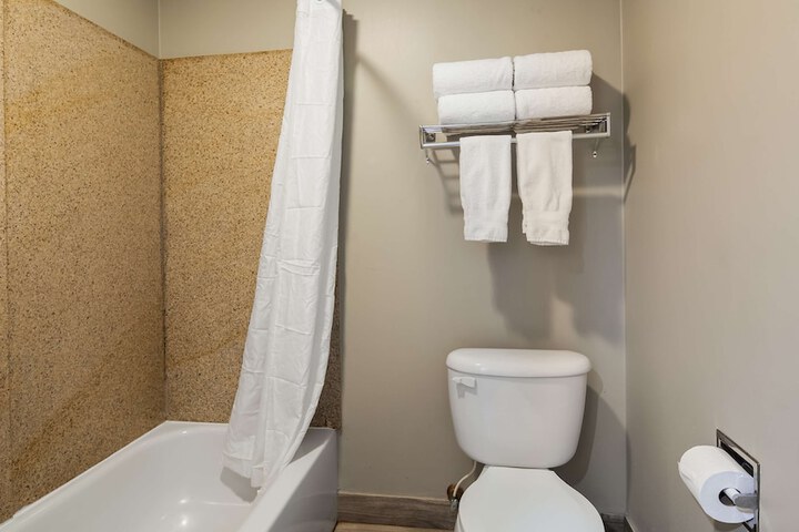 Room 10 of 20