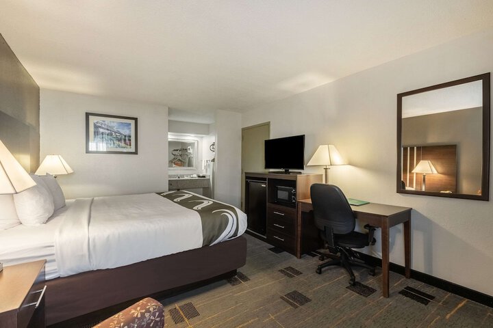 Room 26 of 40