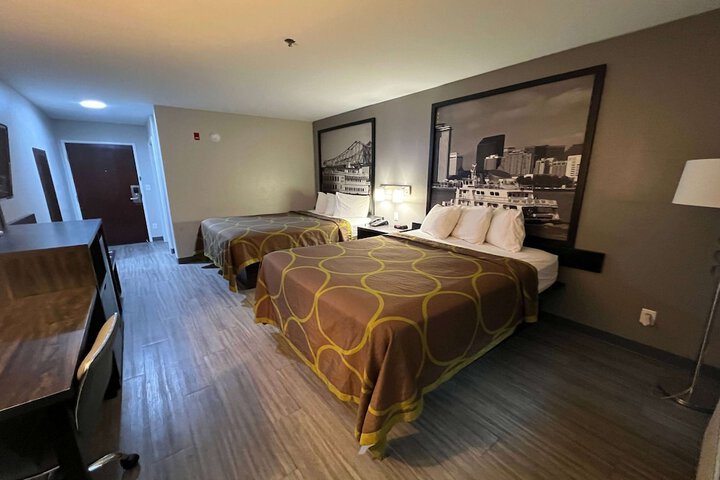Super 8 by Wyndham Lake Charles / Sulphur